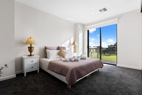 Woodforde 3BR House With An Amazing View - Australia Accommodation 0