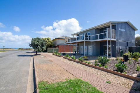 Xanadu - Aldinga Beach - C21 SouthCoast Holidays - Australia Accommodation 1