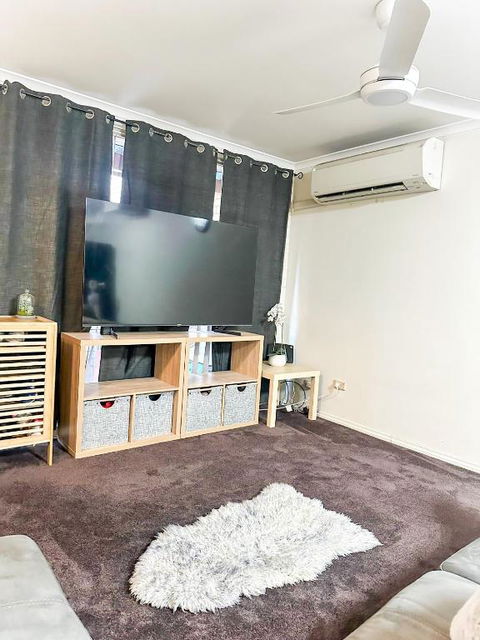 Queen Of The Desert Villa Secure & Gated 2 Bdrm Home - Australia Accommodation 3