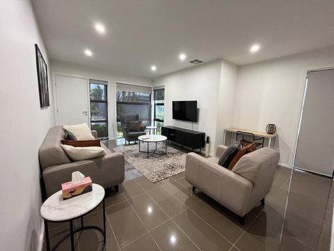 Tasha\'s Apartments - St Clair - Australia Accommodation 0