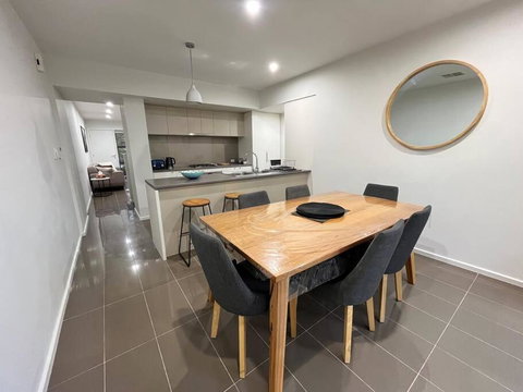 Tasha\'s Apartments - St Clair - Australia Accommodation 1