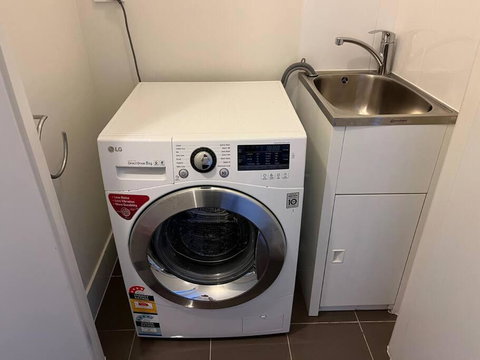 Tasha\'s Apartments - St Clair - Australia Accommodation 2