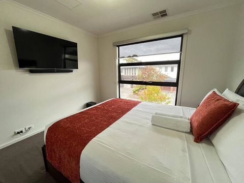 Tasha\'s Apartments - St Clair - Australia Accommodation 3