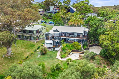 YARABIN - Luxury Home With Ocean Views - Australia Accommodation 2