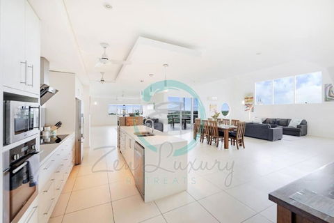 ZEN LUXURY: 2-Story 4-BR Penthouse In Darwin City With Mindal Markets & Harbour Views - Australia Accommodation 2