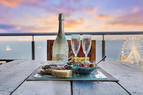 ZEN POINT PENTHOUSE 3-BR Executive W/front Retreat - Australia Accommodation 0