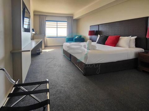 ZEN88 ESPLANADE: Hotel Suite W/ Ocean/Sunset Views - Australia Accommodation 1