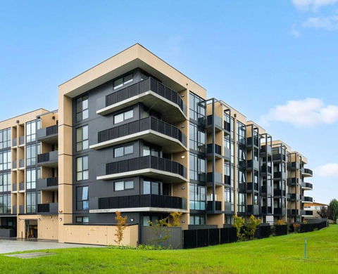 ZMITH Apartment - BROOKE, - Near AIS, GIO Stadium, UC, & Nth - Canberra Hospital - Australia Accommodation 1