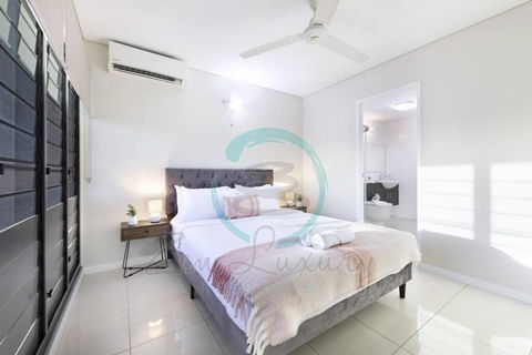 Zen On Stuart: 3-BR Penthouse Pad + Pool + BBQ - Australia Accommodation 1