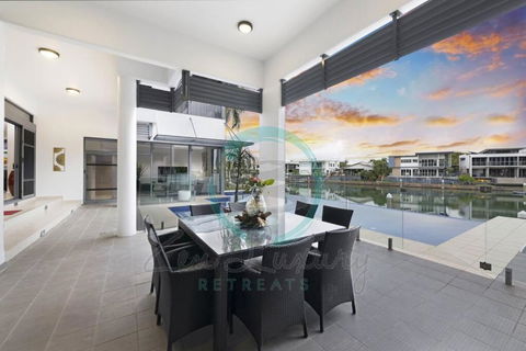 ZenLux: 4BR Bayview Mansion Infinity Pool + Cinema - Australia Accommodation 3