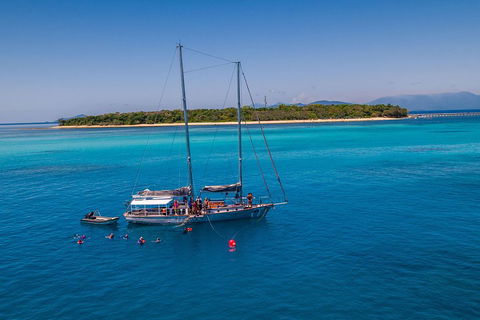 Ocean Free Green Island & Great Barrier Reef Snorkel Cruise, Cairns 25 Guests - Australia Accommodation 0