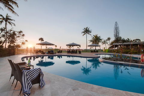 Tangalooma Island Resort Whale Watching Day Cruise With Dolphin Feeding - Australia Accommodation 4